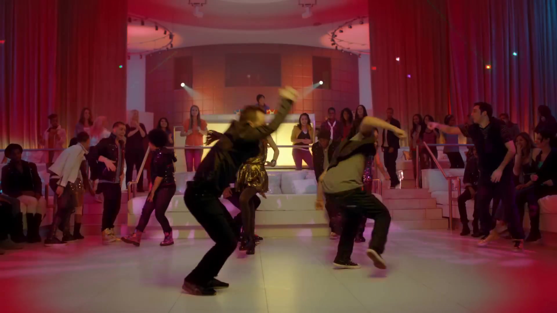 bellathornedaily_somethingtodancefor_ttylxox_mashup_mv_000072.jpg