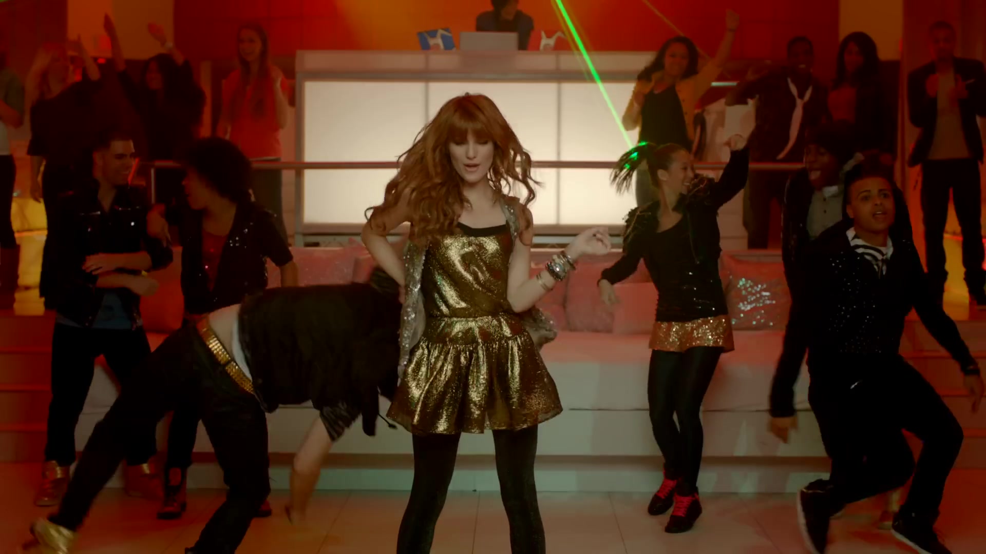 bellathornedaily_somethingtodancefor_ttylxox_mashup_mv_000073.jpg