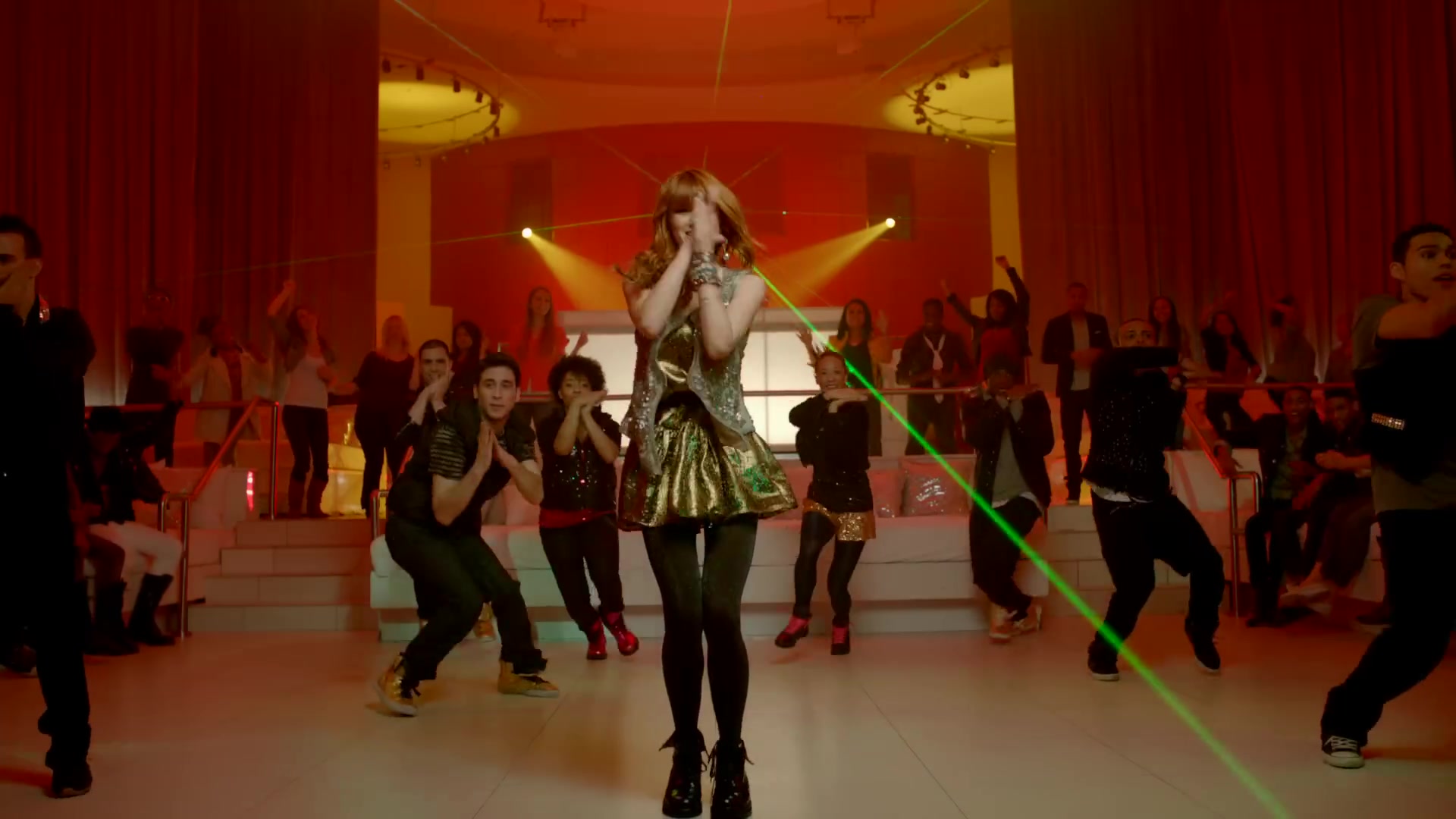 bellathornedaily_somethingtodancefor_ttylxox_mashup_mv_000074.jpg
