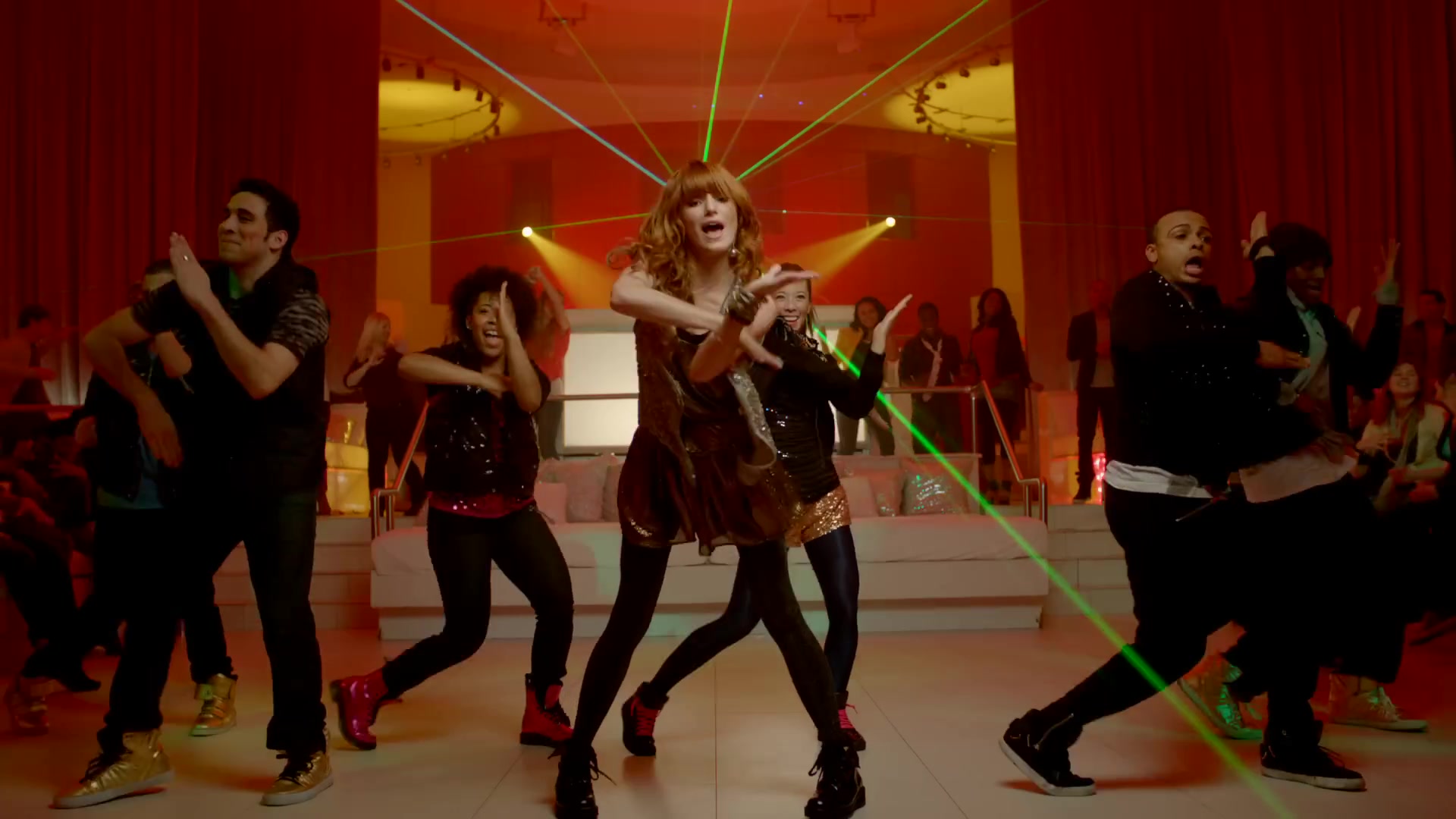bellathornedaily_somethingtodancefor_ttylxox_mashup_mv_000081.jpg