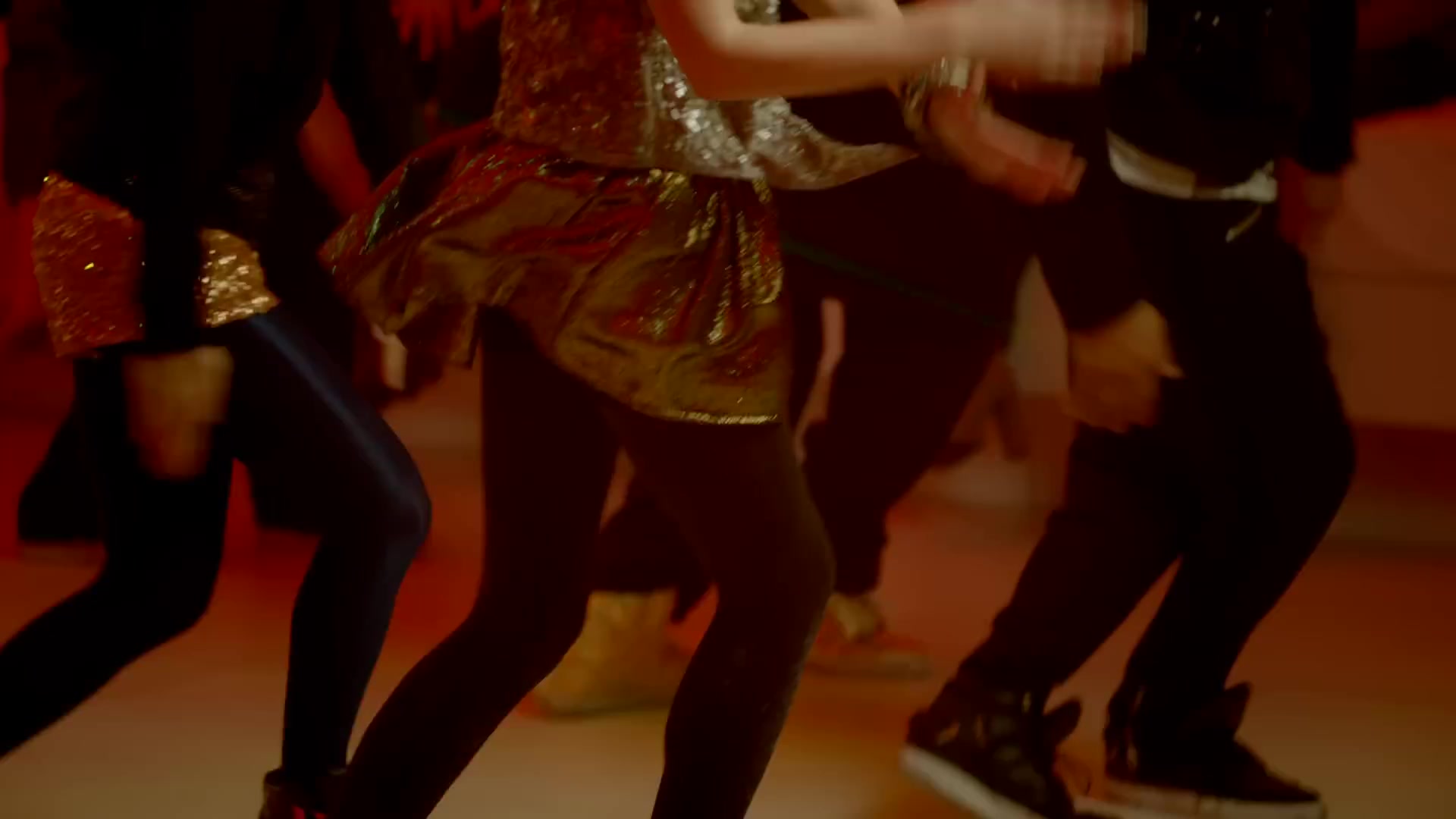 bellathornedaily_somethingtodancefor_ttylxox_mashup_mv_000082.jpg