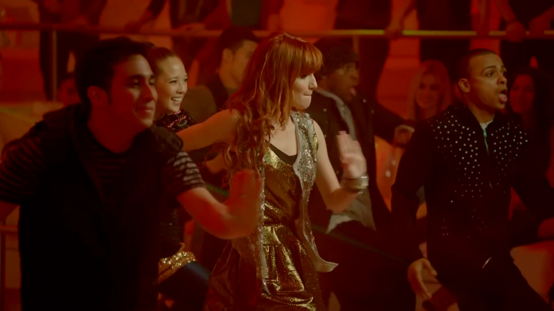 bellathornedaily_somethingtodancefor_ttylxox_mashup_mv_000086.jpg