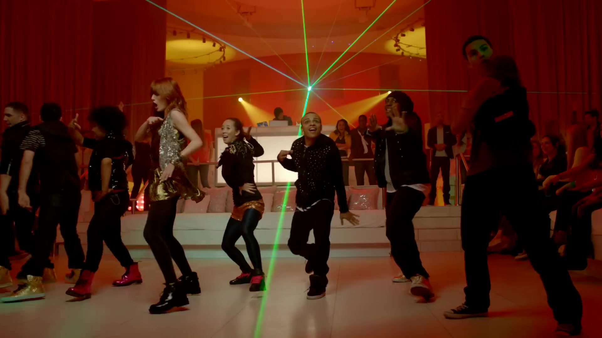 bellathornedaily_somethingtodancefor_ttylxox_mashup_mv_000091.jpg bellathornedaily_somethingtodancefor_ttylxox_mashup_mv_000091.jpg
