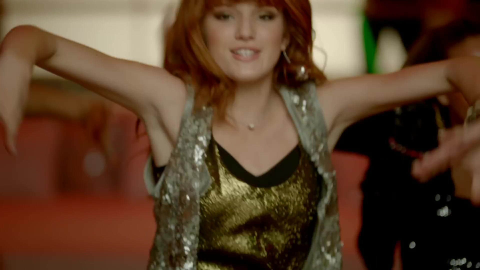bellathornedaily_somethingtodancefor_ttylxox_mashup_mv_000093.jpg