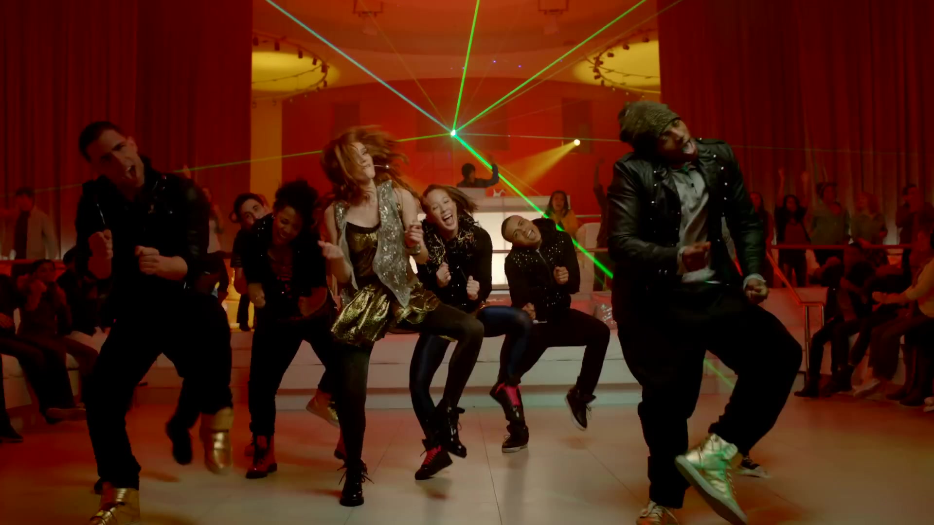 bellathornedaily_somethingtodancefor_ttylxox_mashup_mv_000098.jpg