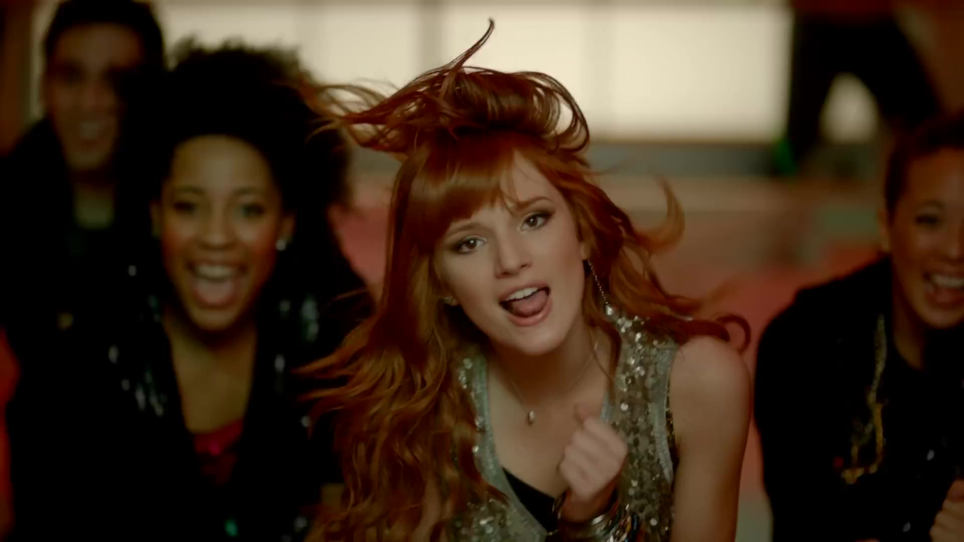 bellathornedaily_somethingtodancefor_ttylxox_mashup_mv_000100.jpg