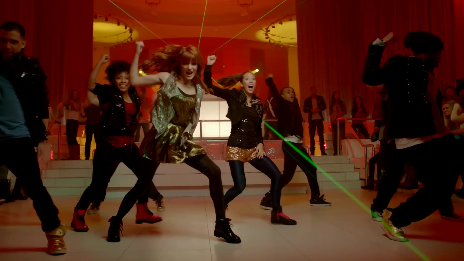 bellathornedaily_somethingtodancefor_ttylxox_mashup_mv_000105.jpg bellathornedaily_somethingtodancefor_ttylxox_mashup_mv_000105.jpg
