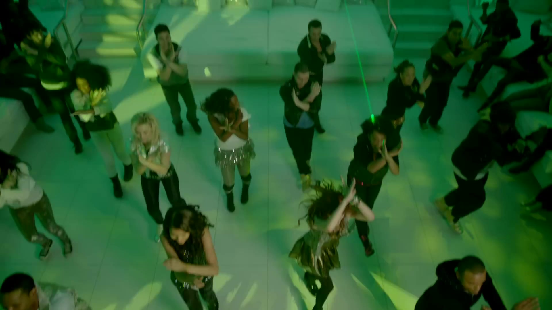 bellathornedaily_somethingtodancefor_ttylxox_mashup_mv_000119.jpg