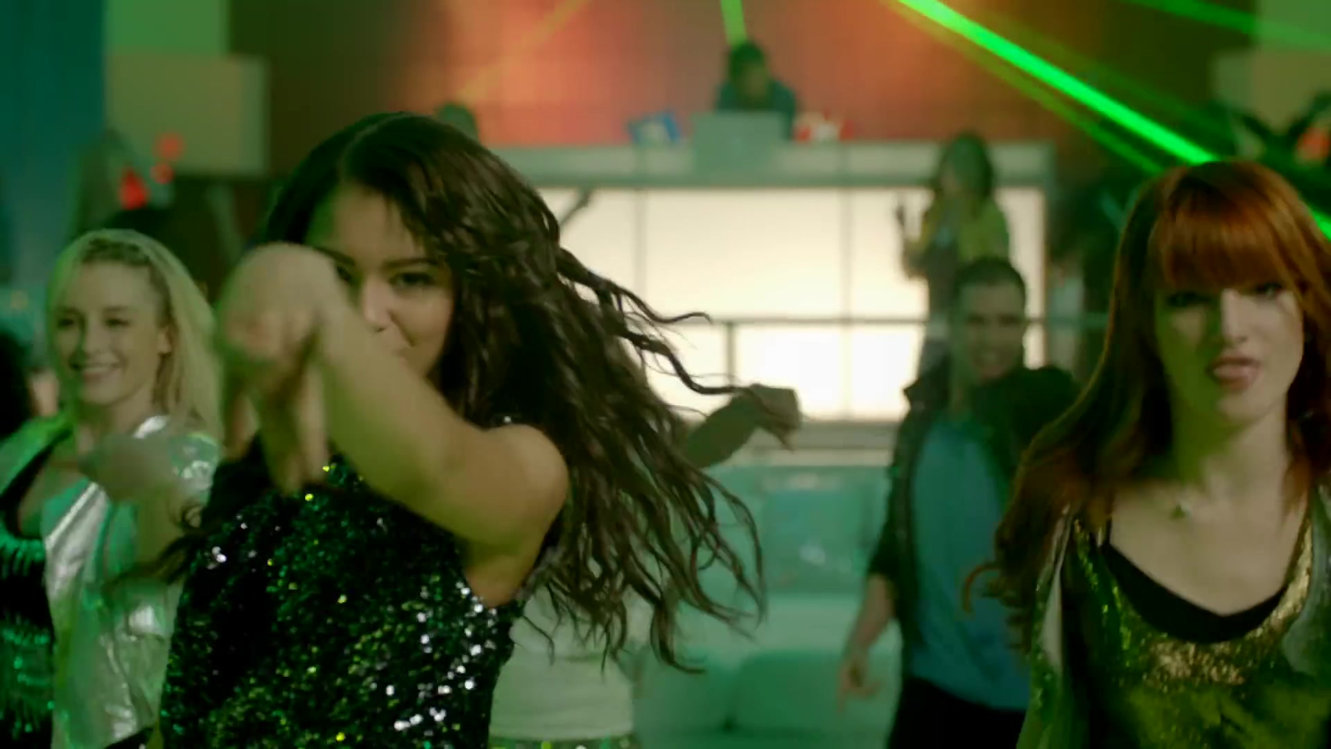 bellathornedaily_somethingtodancefor_ttylxox_mashup_mv_000123.jpg