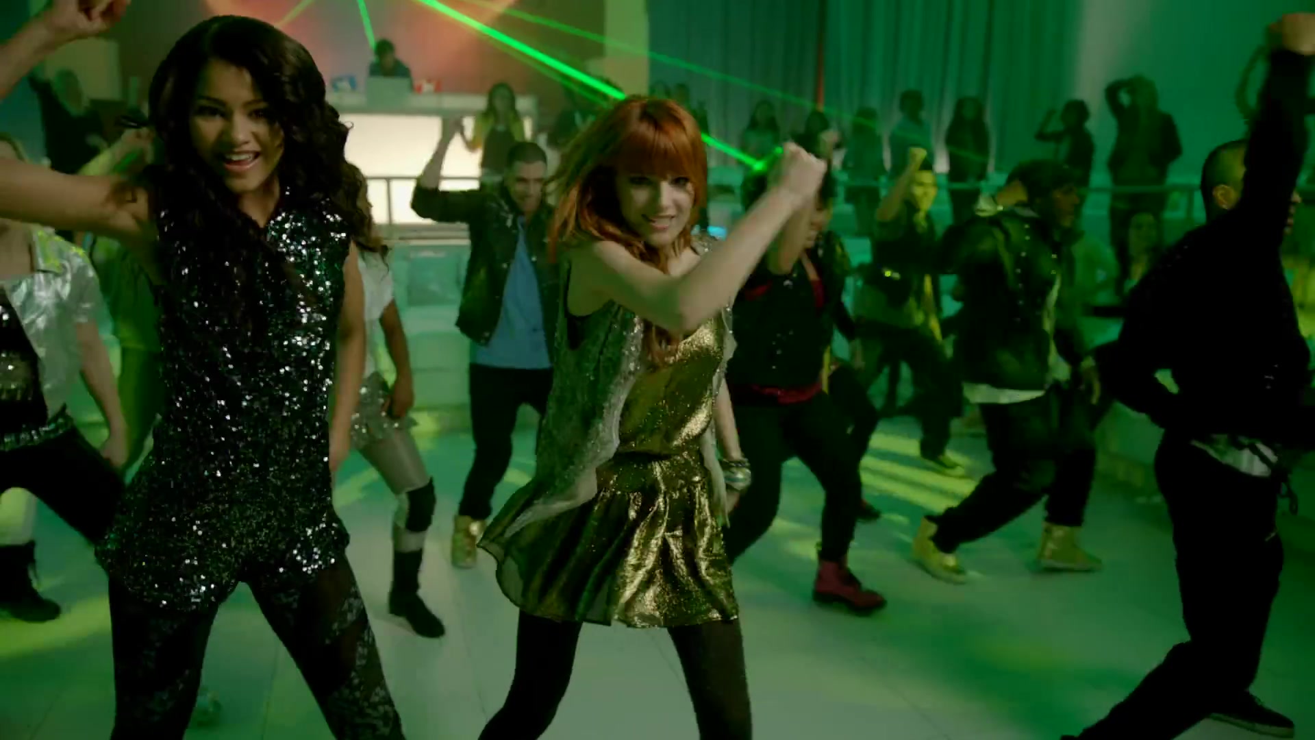 bellathornedaily_somethingtodancefor_ttylxox_mashup_mv_000132.jpg
