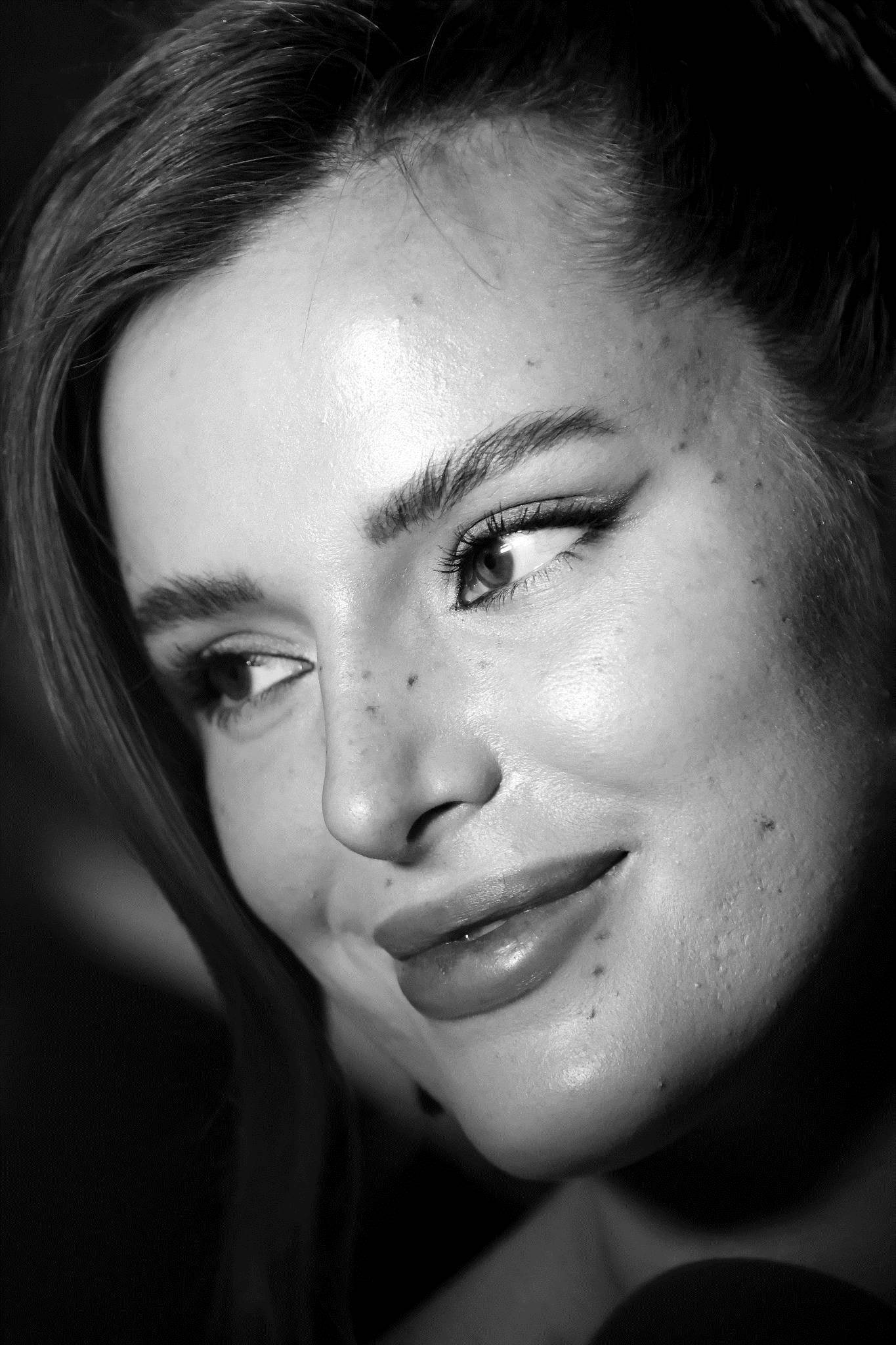 bellathornedaily_timeisup_premiere_interviews_rome_28329.jpg