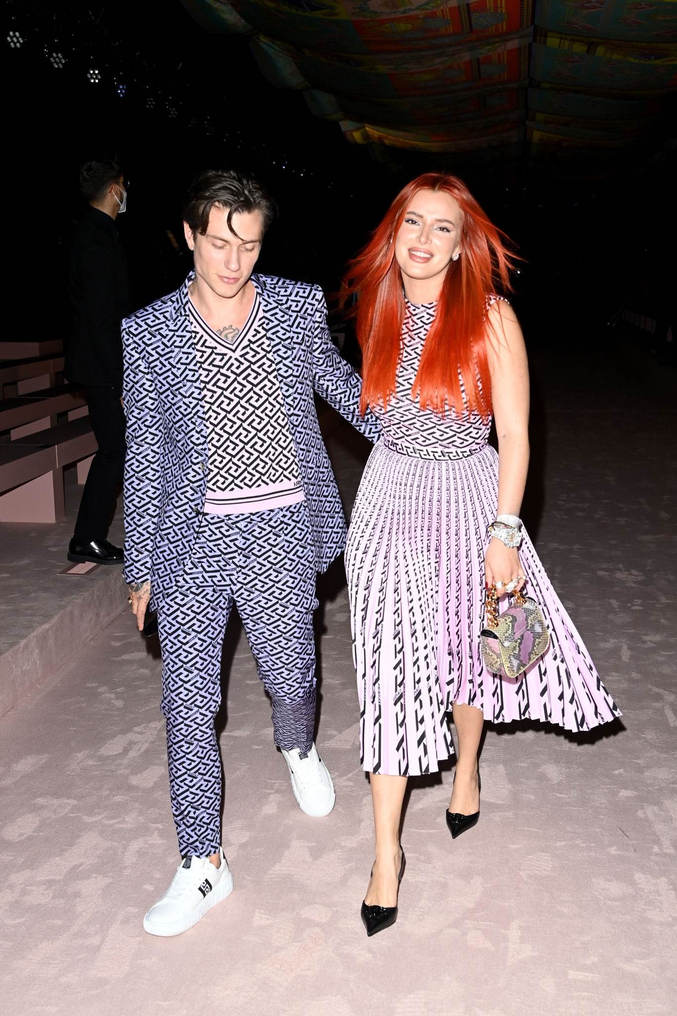 bellathornedaily_versaceshow_milan_281029.jpg