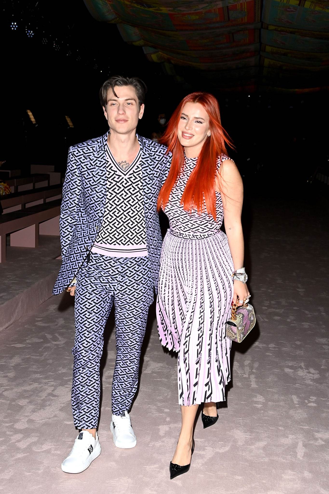 bellathornedaily_versaceshow_milan_281129.jpg bellathornedaily_versaceshow_milan_281129.jpg