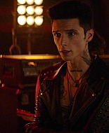 Paradise_City_2021_S01E01_1080p_BTD_004059.jpg