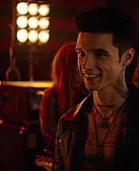 Paradise_City_2021_S01E01_1080p_BTD_004075.jpg