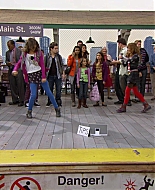 Shake_It_Up_S01E01_1080p_BTD_000110.jpg