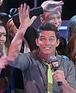 Shake_It_Up_S01E02_1080p_BTD_000033.jpg