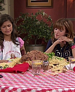 Shake_It_Up_S01E02_1080p_BTD_002691.jpg