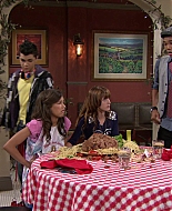 Shake_It_Up_S01E02_1080p_BTD_002716.jpg