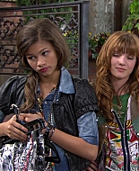 Shake_It_Up_S01E03_1080p_BTD_001585.jpg
