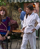 Shake_It_Up_S01E05_1080p_BTD_002146.jpg