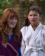 Shake_It_Up_S01E05_1080p_BTD_002245.jpg