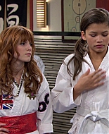 Shake_It_Up_S01E05_1080p_BTD_002745.jpg
