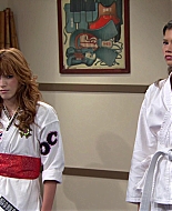 Shake_It_Up_S01E05_1080p_BTD_002789.jpg