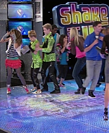 Shake_It_Up_S01E06_1080p_BTD_000644.jpg