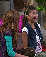 Shake_It_Up_S01E07_1080p_BTD_000576.jpg