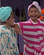 Shake_It_Up_S01E07_1080p_BTD_000940.jpg