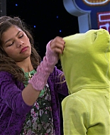 Shake_It_Up_S01E08_1080p_BTD_002170.jpg