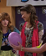 Shake_It_Up_S01E12_1080p_BTD_000832.jpg