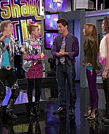 Shake_It_Up_S01E14_1080p_BTD_000509.jpg