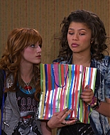 Shake_It_Up_S01E17_1080p_BTD_002892.jpg
