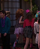 Shake_It_Up_S01E19_1080p_002438.jpg