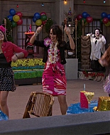 Shake_It_Up_S01E19_1080p_002625.jpg