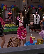 Shake_It_Up_S01E19_1080p_002629.jpg