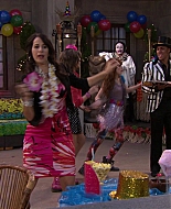 Shake_It_Up_S01E19_1080p_002651.jpg