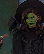 Shake_It_Up_S02E04_Beam_It_Up_1080p_BTD_000103.jpg