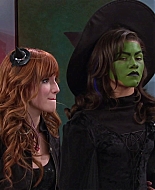Shake_It_Up_S02E04_Beam_It_Up_1080p_BTD_000129.jpg