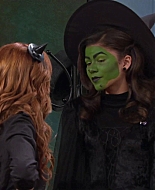 Shake_It_Up_S02E04_Beam_It_Up_1080p_BTD_000149.jpg