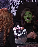Shake_It_Up_S02E04_Beam_It_Up_1080p_BTD_000521.jpg