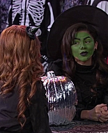 Shake_It_Up_S02E04_Beam_It_Up_1080p_BTD_000522.jpg