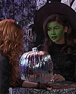 Shake_It_Up_S02E04_Beam_It_Up_1080p_BTD_000553.jpg
