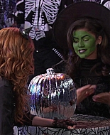 Shake_It_Up_S02E04_Beam_It_Up_1080p_BTD_000555.jpg