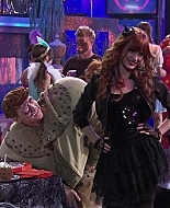 Shake_It_Up_S02E04_Beam_It_Up_1080p_BTD_000575.jpg
