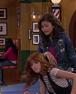 Shake_It_Up_S02E04_Beam_It_Up_1080p_BTD_001381.jpg
