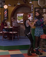 Shake_It_Up_S02E04_Beam_It_Up_1080p_BTD_001630.jpg