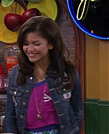 Shake_It_Up_S02E04_Beam_It_Up_1080p_BTD_001660.jpg